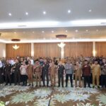 Kepala Kejaksaan Tinggi Sulawesi Utara bersama para kepala daerah, unsur Forkopimda, akademisi, dan peserta seminar hukum usai kegiatan bertema "Konstruksi Hukum Penindakan Mega Korupsi Pertambangan" di Hotel Sutan Raja, Kotamobagu.