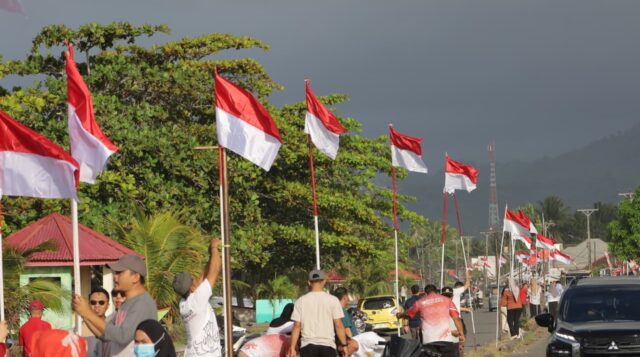Sambut HUT Ke-81 RI, Pemkab Bolsel Gelar Apel dan Aksi Merah Putih di Pantai Sondana