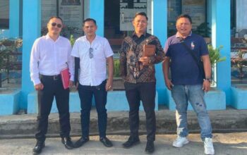 Sengketa Lahan Tumubui, Kuasa Hukum Minta Pemerintah Kelurahan Jelaskan Dasar Administratif 3 Tim kuasa hukum warga Tumobui saat menyampaikan keterangan terkait desakan legalitas pembangunan jalan paving di Kotamobagu.