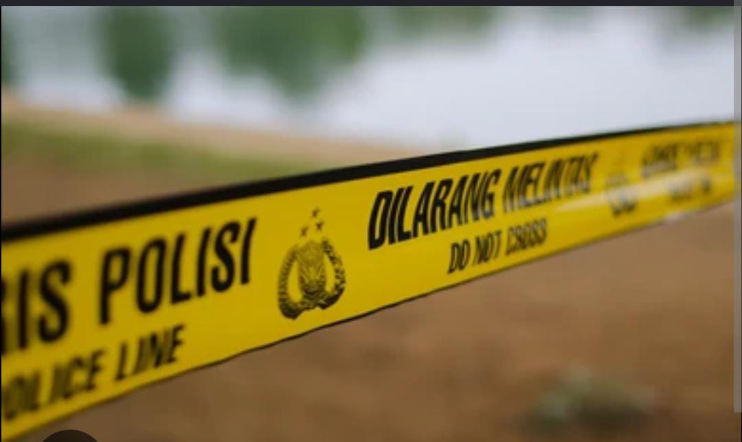 Polsek Lolayan memasang garis polisi di salah satu lokasi tambang manual di Desa Tanoyan Utara, Kecamatan Lolayan, Bolaang Mongondow.