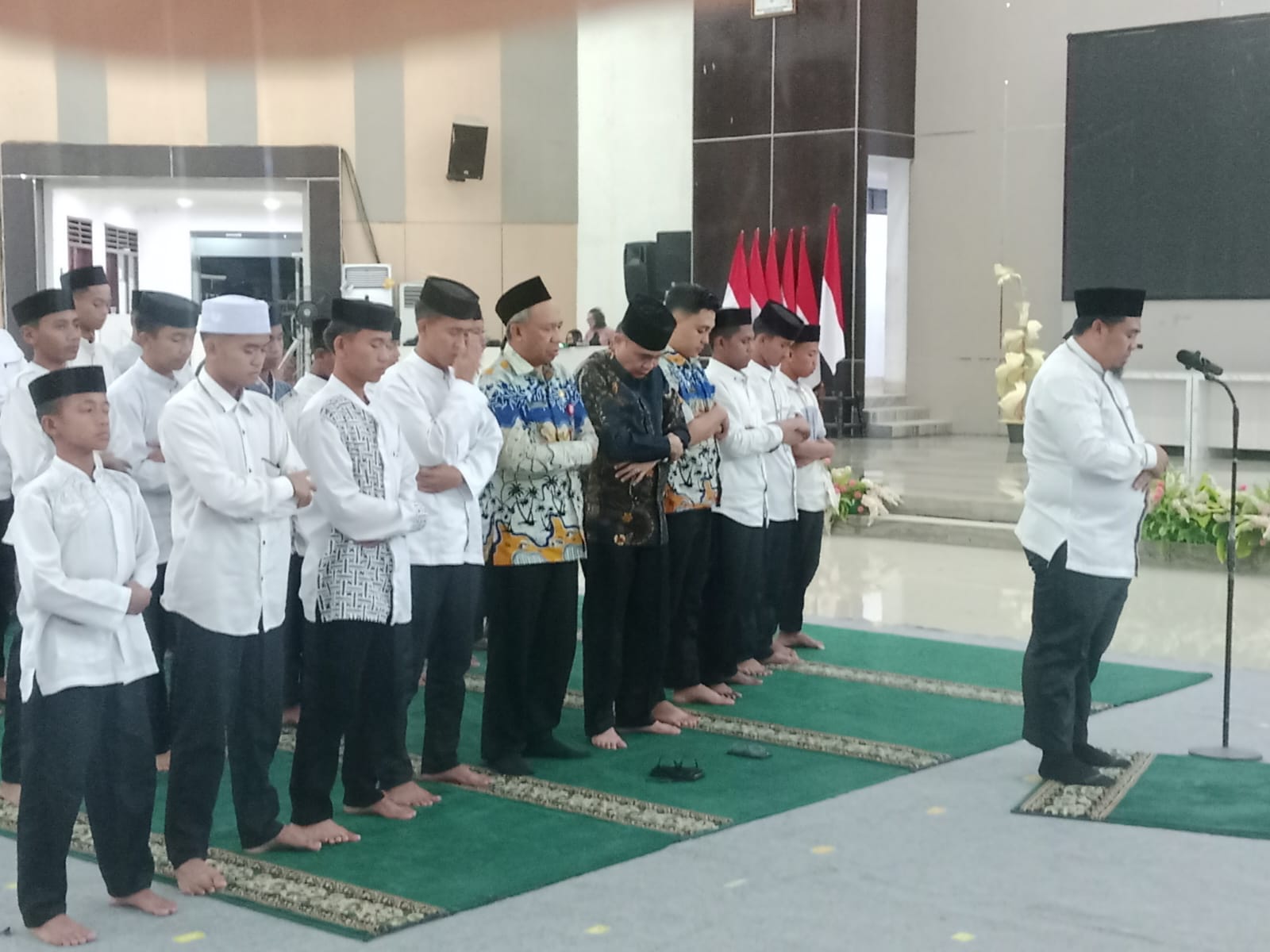 Pemprov Sulut menggelar doa bersama anak-anak panti asuhan di Aula Mapalus Kantor Gubernur Sulut, Kamis 20 Agustus 2026 malam.