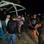 Tim URC Sat Reskrim Polres Kotamobagu mengamankan terduga pelaku kepemilikan senjata tajam di Desa Poyuyanan, Passi Barat, Jumat, 21 Agustus 2026 dini hari.