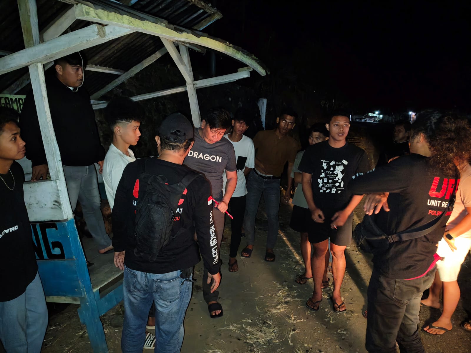 Tim URC Sat Reskrim Polres Kotamobagu mengamankan terduga pelaku kepemilikan senjata tajam di Desa Poyuyanan, Passi Barat, Jumat, 21 Agustus 2026 dini hari.