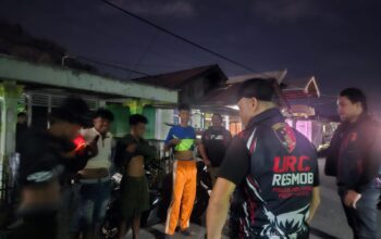Caption Foto: Tim URC Resmob Polres Bolmong saat menggelar patroli cipta kondisi dan pemeriksaan kendaraan di wilayah Dumoga, Kabupaten Bolaang Mongondow. Foto: Humas Polres Bolmong