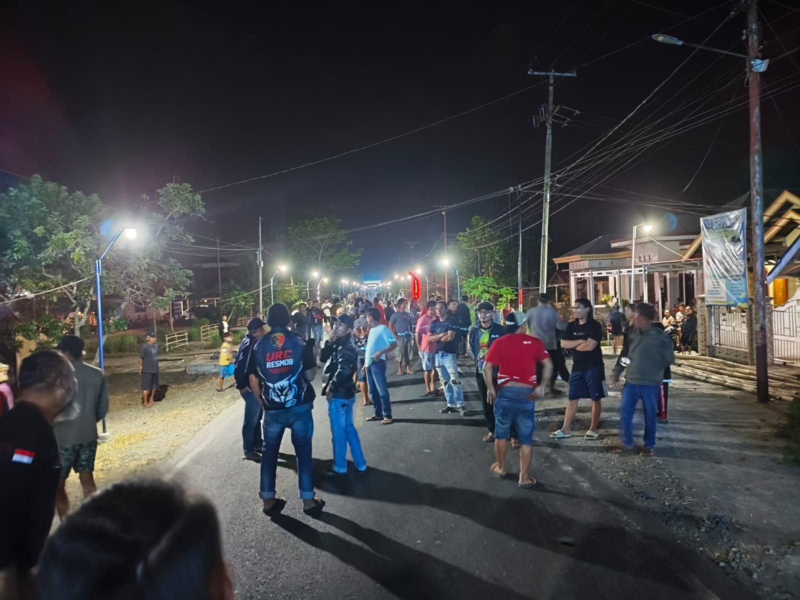 Tim URC Resmob Polres Bolmong menggelar patroli cipta kondisi dan menyambangi warga dalam rangka mengantisipasi gangguan kamtibmas, kejahatan jalanan, kepemilikan senjata tajam, balap liar, serta tawuran di wilayah hukum Polres Bolmong, Minggu, 30 Agustus 2026.