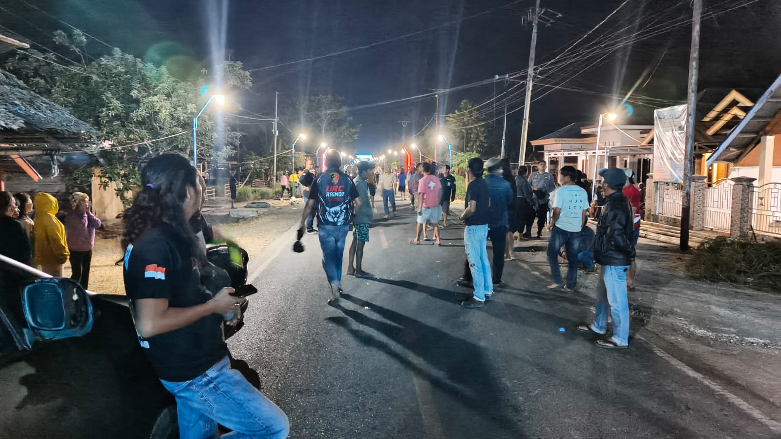Personel Tim URC Resmob Polres Bolmong saat menggelar patroli cipta kondisi dan pemeriksaan sajam di wilayah Bolaang Mongondow, Senin, 31 Agustus 2026 dini hari. Foto: Tim URC Polres Bolmong