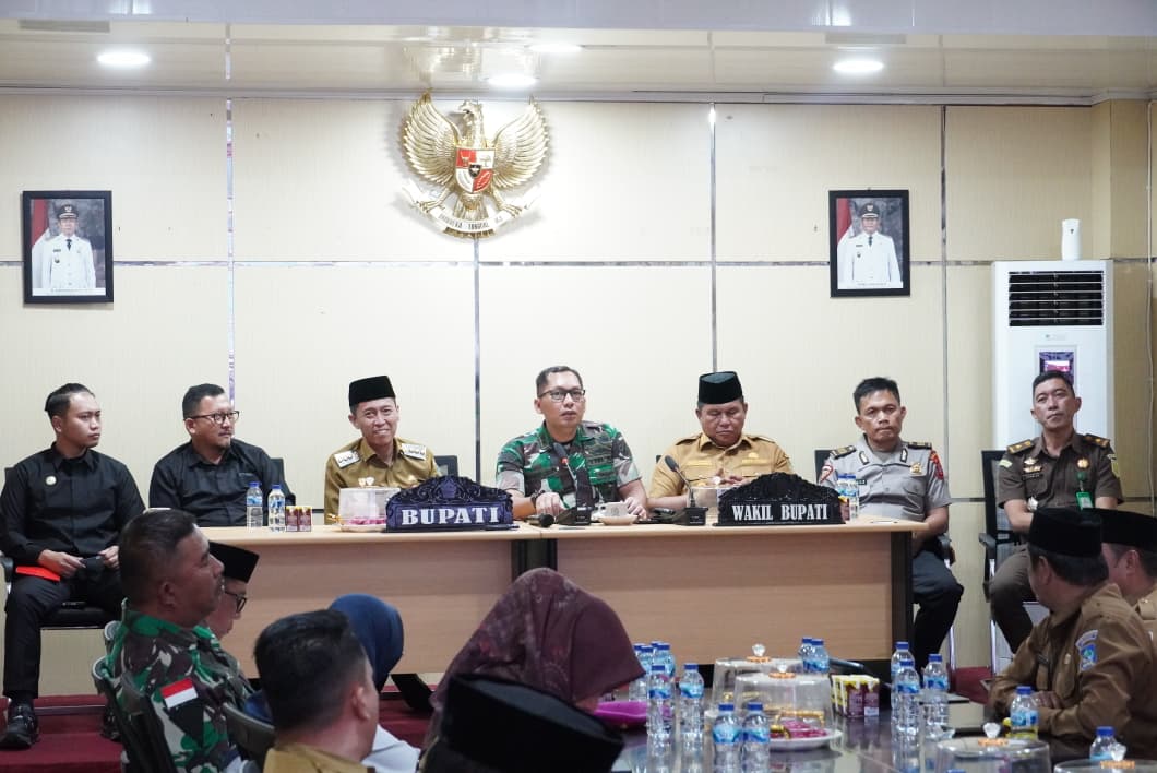 Bupati Bolsel Iskandar Kamaru dan Wakil Bupati Deddy Abdul Hamid saat memimpin rapat koordinasi bersama Forkopimda di Ruang Rapat Berkah Kantor Bupati Bolsel, Panango, Senin, 31 Agustus 2026. Foto: Diskominfo Bolsel