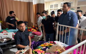 Wujud Kepedulian, Ketua TIDAR Sulut Besuk dan Santuni Korban Kecelakaan Drag Race Kotamobagu 3 Ketua TIDAR Sulut Standius Bara Prima bersama Wali Kota Kotamobagu dr. Weny Gaib saat membesuk dan memberikan dukungan kepada korban Drag Race Upai di RSUP Prof. Dr. R.D. Kandou, Manado.