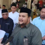 Ketua Ikatan Putra Putri Literasi Sulut, Standius Bara Prima saat menyampaikan pesan toleransi dalam perayaan Maulid Nabi Muhammad SAW 1448 H di Masjid Raya Ahmad Yani Manado, Selasa, 25 Agustus 2026. Foto: Istimewa