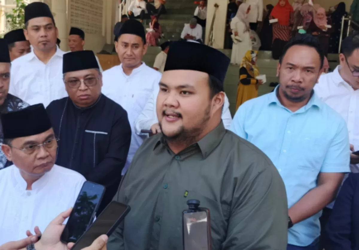 Ketua Ikatan Putra Putri Literasi Sulut, Standius Bara Prima saat menyampaikan pesan toleransi dalam perayaan Maulid Nabi Muhammad SAW 1448 H di Masjid Raya Ahmad Yani Manado, Selasa, 25 Agustus 2026. Foto: Istimewa