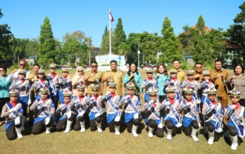 Hari Anak Nasional 2026, Gubernur Yulius Ajak Perkuat Perlindungan Anak 3 Gubernur Sulut Yulius Selvanus didampingi Wakil Gubernur, Sekprov, dan Ketua TP-PKK Ny. Anik Yulius Selvanus berpose bersama anak-anak Polisi Cilik dalam upacara Hari Anak Nasional ke-42 di Manado, Senin, 3 Agustus 2026. Momentum ini menegaskan komitmen bersama melindungi hak anak melalui Gernas RANA dan kampanye BERLIAN menuju Indonesia Emas 2045.