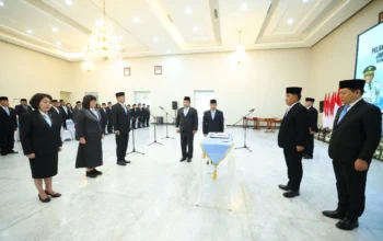 Gubernur Yulius Lantik Tiga Pejabat, Tekankan Kinerja dan PAD 2 Gubernur Yulius Selvanus melantik tiga pejabat pimpinan tinggi pratama di Wisma Negara Bumi Beringin, Manado, Rabu, 5 Agustus 2026. Foto: Diskominfo Sulut.