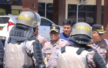 Kapolres Kotamobagu Cek Latihan Dalmas, Pastikan Personel Siap 2 Kapolres Kotamobagu AKBP Abdul Kholik mengecek pelaksanaan latihan Pengendalian Massa (Dalmas) di Mapolres Kotamobagu, Rabu 19 Agustus 2026.
