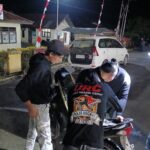 Personel Tim URC Polres Bolaang Mongondow saat melaksanakan razia sajam dan imbauan kamtibmas pada Senin dini hari, 17 Agustus 2026. Foto: Humas Polres Bolmong