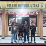 Tim URC Resmob Polres Bolmong mengamankan AU (20), terduga pelaku penganiayaan senjata tajam terhadap pelajar di Dumoga Utara.