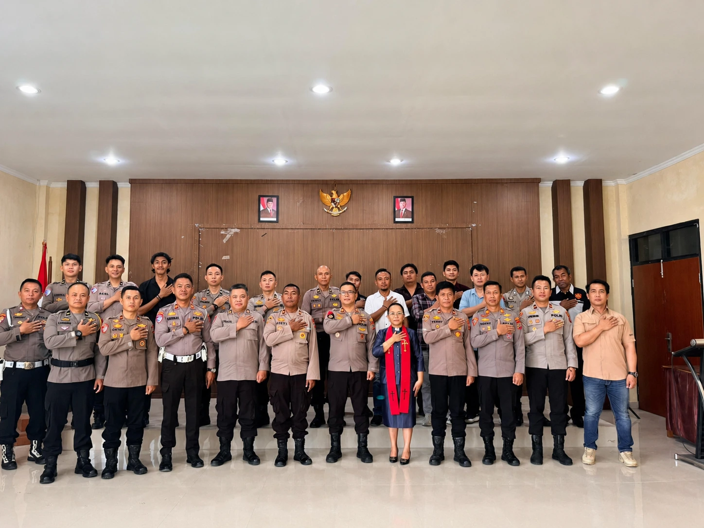 Suasana ibadah Pembinaan Rohani dan Mental (Binrohtal) yang diikuti personel Polres Bolaang Mongondow Timur pada Kamis, 6 Agustus 2026. Foto: Humas Polres Boltim