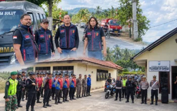 Pengamanan Pengucapan Syukur Dumoga Raya, Tim URC Resmob Sisir Jalur Rawan 2 Personel Tim URC Resmob Polres Bolmong bersiaga saat mengikuti patroli show of force jelang Pengucapan Syukur di Dumoga Raya, Sabtu, 22 Agustus 2026. Foto: Resmob Bolmong Raja Bogani