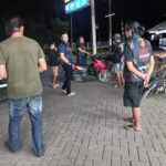 Tim URC Resmob Polres Bolmong menggelar patroli cipta kondisi dan razia sajam di Dumoga untuk mencegah balap liar, miras, dan tawuran warga.