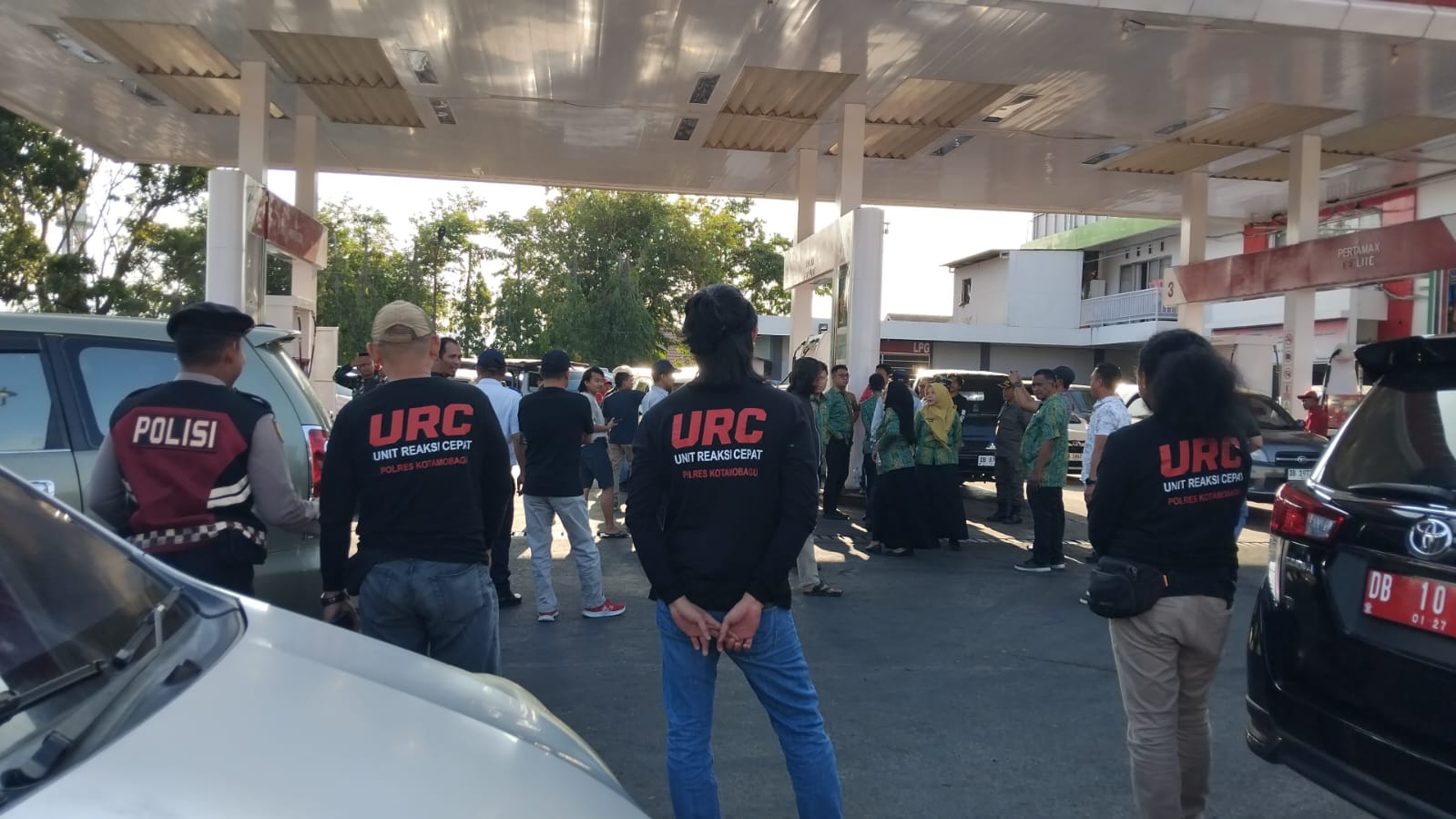 Tim URC Polres Kotamobagu memantau proses bongkar muat dan ketersediaan BBM di SPBU wilayah Kotamobagu, Sabtu 5 September 2026.