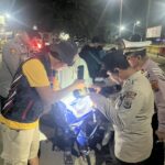 Personel Tim URC bersama Tim Patroli Presisi Polres Bolmong menyisir wilayah rawan dan menggelar razia senjata tajam di Kabupaten Bolaang Mongondow, Selasa, 8 September 2026.