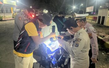 Personel Tim URC bersama Tim Patroli Presisi Polres Bolmong menyisir wilayah rawan dan menggelar razia senjata tajam di Kabupaten Bolaang Mongondow, Selasa, 8 September 2026.