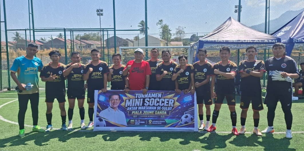 Tim Jurnalis Polres Kotamobagu (JPK) saat berlaga di semifinal Piala Bupati Minut Joune Ganda di Lapangan Mini Soccer Inspire Arena, Minut.