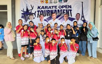 Karateka Bolsel Borong 18 Medali di Kajati Sulut Cup V 3 Kontingen atlet karate Inkanas Kabupaten Bolaang Mongondow Selatan foto bersama usai meraih 18 medali pada Kejuaraan Kajati Sulut Cup V 2026 di Kota Bitung, Minggu, 13 September 2026.