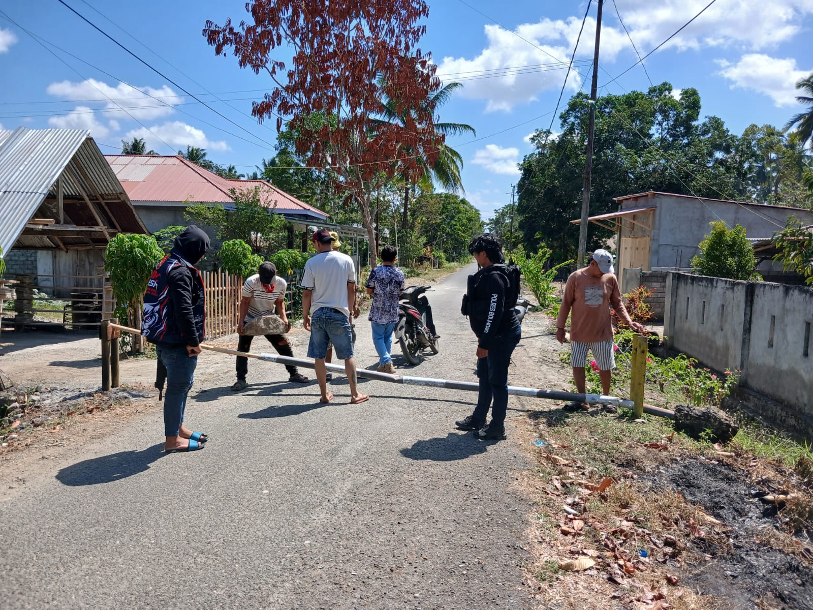 Tim URC Resmob Polres Bolmong menyisir wilayah rawan saat menggelar kegiatan Patroli Cipta Kondisi untuk mengantisipasi gangguan kamtibmas.