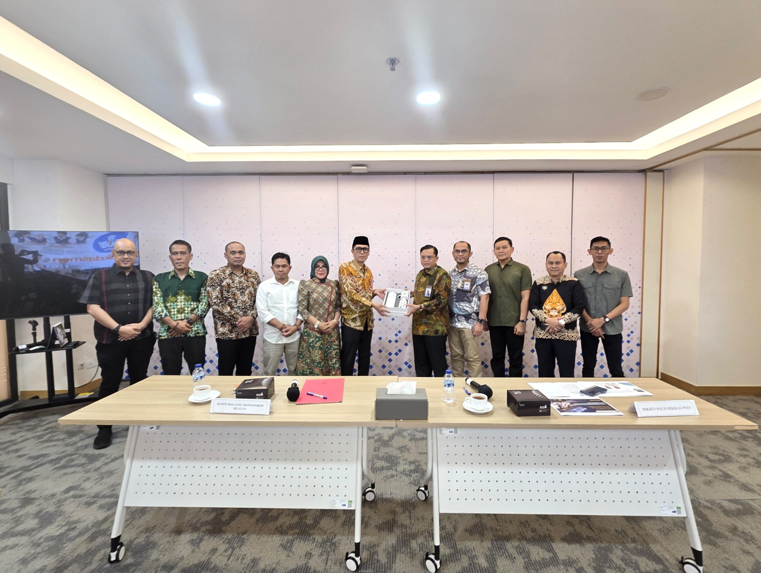 Bupati Iskandar Kamaru melakukan audiensi dengan jajaran Kemendikdasmen RI di Jakarta, Rabu, 16 September 2026. Pertemuan ini membahas usulan pembangunan Sekolah Nasional Terintegrasi (SNT) jenjang SMP guna meningkatkan mutu dan sarana pendidikan di Kabupaten Bolsel.