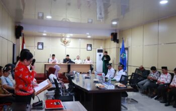 Muhammad Kamaru Dilantik Pj Sangadi Desa Lion 3 Sekda Bolsel Marzanzius A. Ohy melantik Muhammad Kamaru sebagai Penjabat (Pj) Sangadi Desa Lion, Kecamatan Posigadan, mewakili Bupati Iskandar Kamaru, di Ruang Berkah Kantor Bupati Bolsel, 17 September 2026.