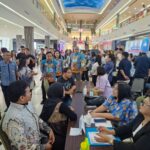 Sejumlah warga mengikuti layanan pemeriksaan kesehatan dan konsultasi dokter spesialis yang digelar Pemerintah Provinsi Sulawesi Utara di Atrium Manado Town Square 3, Kamis, 23 September 2026. Kegiatan tersebut mencatat 1.423 warga mendapatkan pelayanan kesehatan secara langsung.