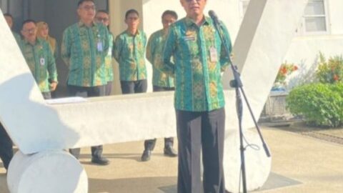 Kebiasaan Baru, Asisten I Pemkot Kotamobagu Pimpin Apel Pagi Menggunakan Bahasa Mongondow