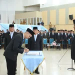 Gubernur Sulawesi Utara Yulius Selvanus memberikan arahan saat melantik 318 pejabat fungsional Pemprov Sulut di Aula Mapalus Kantor Gubernur Sulut, Manado, Senin, 7 September 2026. Foto: Diskominfo Sulut