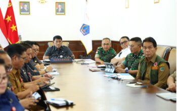 Karhutla di Sulut Diantisipasi, Gubernur Yulius Minta Jangan Tunggu Api Membesar 8 Gubernur Sulawesi Utara Yulius Selvanus meminta seluruh pihak memperkuat kewaspadaan, deteksi dini dan respons cepat terhadap potensi kebakaran hutan dan lahan di Sulut. Foto: Diskominfo Sulut