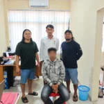 Kasat Reskrim Polres Kotamobagu AKP Mahadewa Bayu Sulistyanarendra memimpin penanganan kasus penganiayaan menggunakan senjata tajam yang terjadi di Desa Mopusi, Kecamatan Lolayan, Kabupaten Bolaang Mongondow, Sabtu, 19 September 2026.Tim URC Sat Reskrim mengamankan terduga pelaku YM alias Yannil (22) di Kelurahan Kotobangon, Kota Kotamobagu, sekitar pukul 12.00 WITA, untuk menjalani proses penyidikan lebih lanjut.