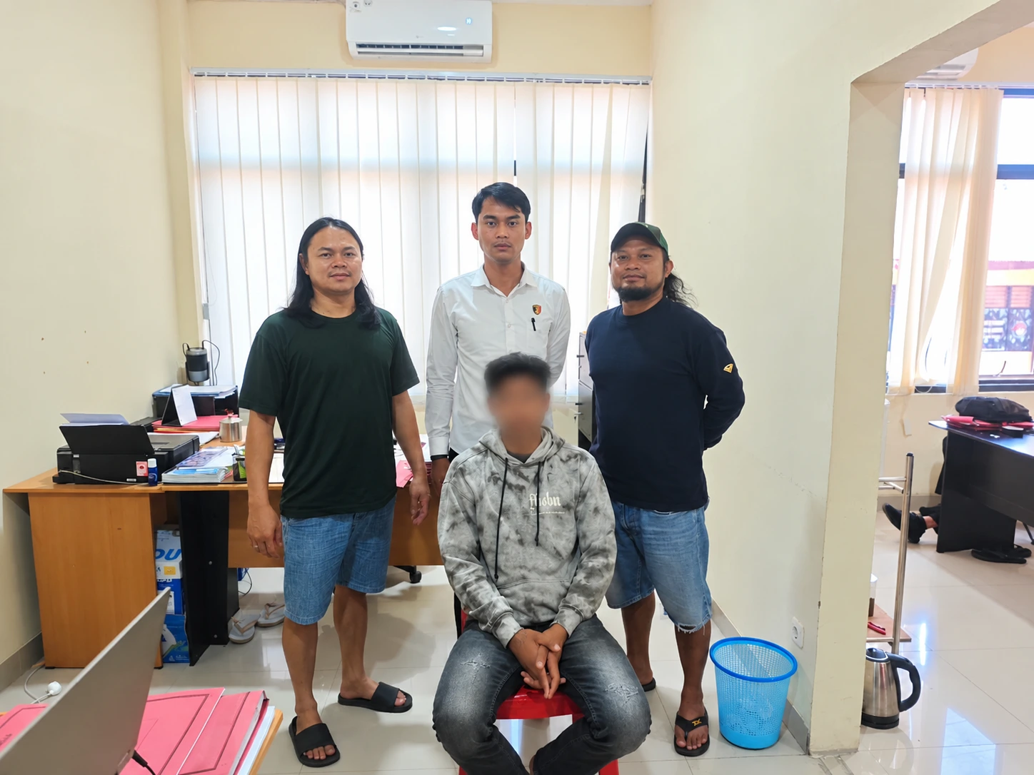 Kasat Reskrim Polres Kotamobagu AKP Mahadewa Bayu Sulistyanarendra memimpin penanganan kasus penganiayaan menggunakan senjata tajam yang terjadi di Desa Mopusi, Kecamatan Lolayan, Kabupaten Bolaang Mongondow, Sabtu, 19 September 2026.Tim URC Sat Reskrim mengamankan terduga pelaku YM alias Yannil (22) di Kelurahan Kotobangon, Kota Kotamobagu, sekitar pukul 12.00 WITA, untuk menjalani proses penyidikan lebih lanjut.