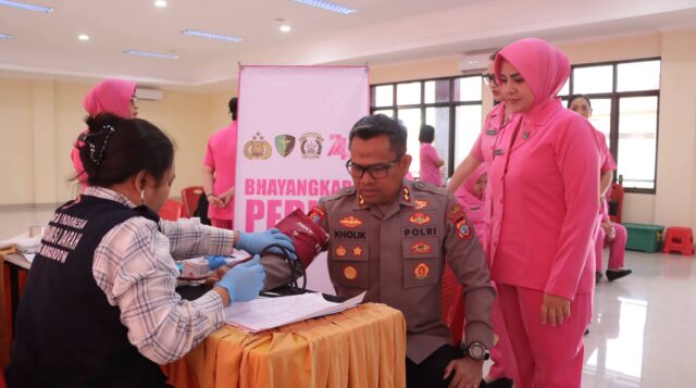 AKBP Abdul Kholik Donorkan Darah di HKGB ke-74