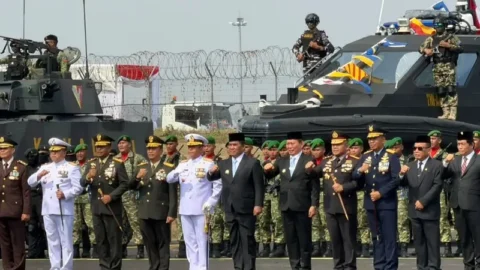 Yulius Selvanus Hadiri Upacara HUT ke-81 TNI