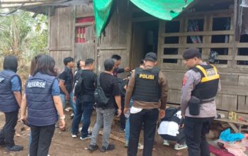 Tiga Terduga Pelaku Sabu Diamankan di Kotamobagu 3 Direktur Reserse Narkoba Polda Sulawesi Utara Kombes Pol Yandrie Makaminang memimpin operasi pengembangan kasus dugaan peredaran sabu hingga Tompaso Baru, Minahasa Selatan, Kamis, 15 Oktober 2026. Foto: Humas Polres Kotamobagu