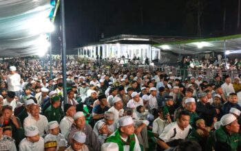 Ribuan jamaah dari berbagai daerah memadati Padepokan Paku Bumi Nuurul Khairaat, Desa Moyag, Kotamobagu Timur, saat menghadiri puncak peringatan Maulid Akbar dan Haul Syeikh Abdul Qadir Al-Jailani, Senin, 19 Oktober 2026 malam.