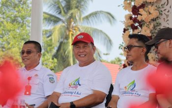 Wabup Deddy Abdul Hamid membuka rangkaian kegiatan HUT ke-177 Kecamatan Bolaang Uki di Lapangan Alun-Alun Molibagu, Rabu, 21 Oktober 2026. Peringatan tersebut menjadi momentum untuk memperkuat persaudaraan, persatuan, dan semangat gotong royong masyarakat.