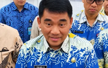 Sulut Ketambahan 5 Juta Liter Pertalite, Gubernur Yulius: Datang Sore Ini 3 Gubernur Yulius Selvanus memimpin saat memberikan keterangan mengenani penambahan pasokan serta kelancaran distribusi Pertalite, di Wisma Negara Bumi Beringin, Manado, Jumat, 16 Oktober 2026. Foto: Istimewa