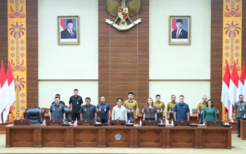 Soroti Ribuan Korban Kekerasan, Gubernur Yulius Dukung Ranperda Perlindungan Perempuan dan Anak Sulut 3 Gubernur Sulut Yulius Selvanus sampaikan dukungan penuh atas Ranperda PPA di Paripurna DPRD Sulut, Senin, 19 Oktober 2026. Menanggapi tingginya kasus kekerasan, Gubernur menyodorkan 7 catatan kunci agar regulasi baru ini efektif melindungi masyarakat. Foto: Humas Pemprov Sulut