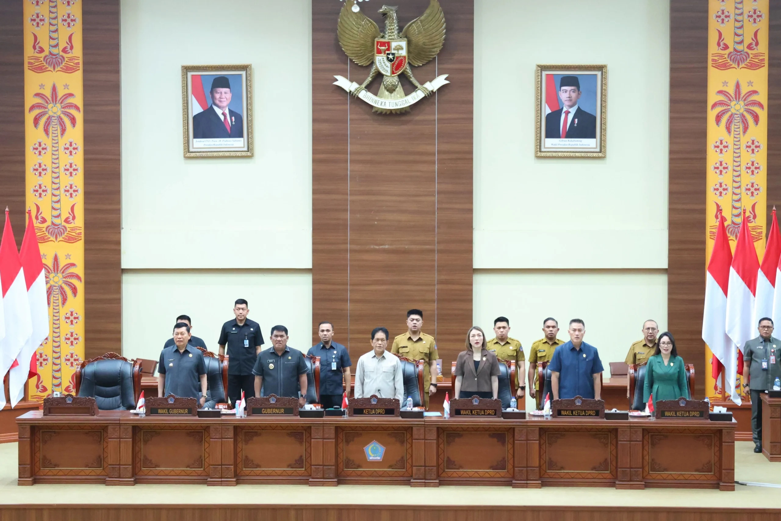Gubernur Sulut Yulius Selvanus sampaikan dukungan penuh atas Ranperda PPA di Paripurna DPRD Sulut, Senin, 19 Oktober 2026. Menanggapi tingginya kasus kekerasan, Gubernur menyodorkan 7 catatan kunci agar regulasi baru ini efektif melindungi masyarakat. Foto: Humas Pemprov Sulut